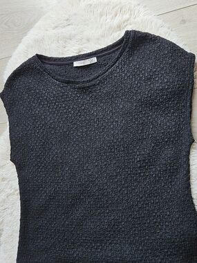 Black Tape_ Haut noir texturé  – Style contemporain XL